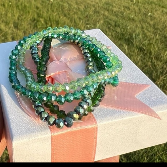 Gorgeous swarovski beads elastic bracelet -4 strands - Picture 4 of 12